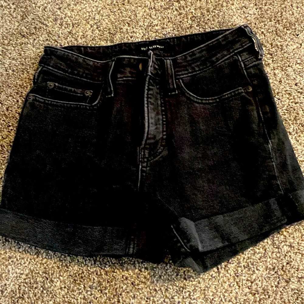 Some very in good condition shorts.